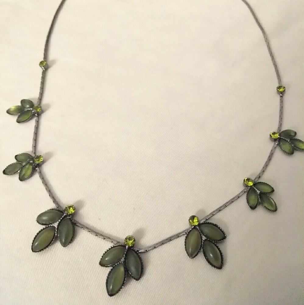 beautiful Choker style necklace with green leaves!